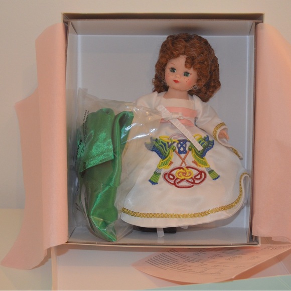 Madame Alexander Emerald Isle Collectible Doll - Picture 1 of 2
